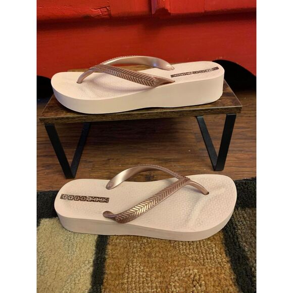 Ipanema Size 10 Rose Gold 1.5" Wedge Flip Flop Sandals Metallic Summer Shoes EUC - Picture 1 of 6